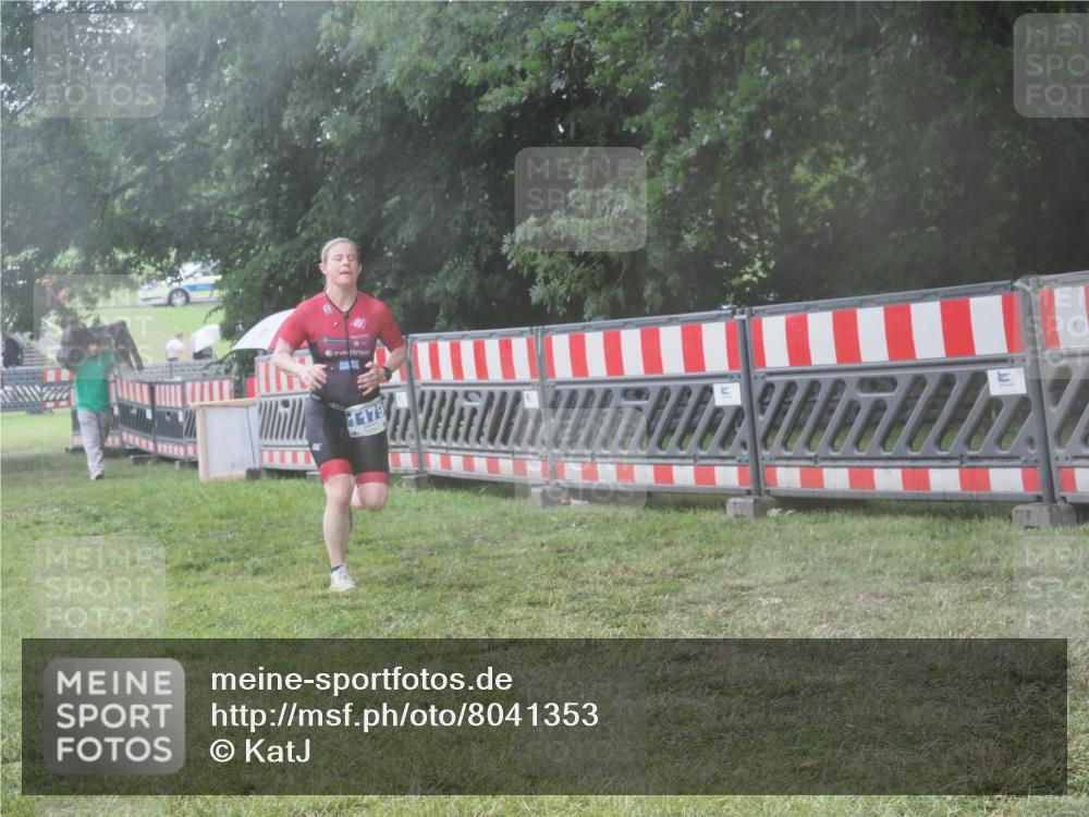 21.06.2025 - 27. Vierlanden-Triathlon KatJ http://msf.ph/oto/8041353 15.06.2025 14:32:43 Ziel 71, 1179 meine-sportfotos.de