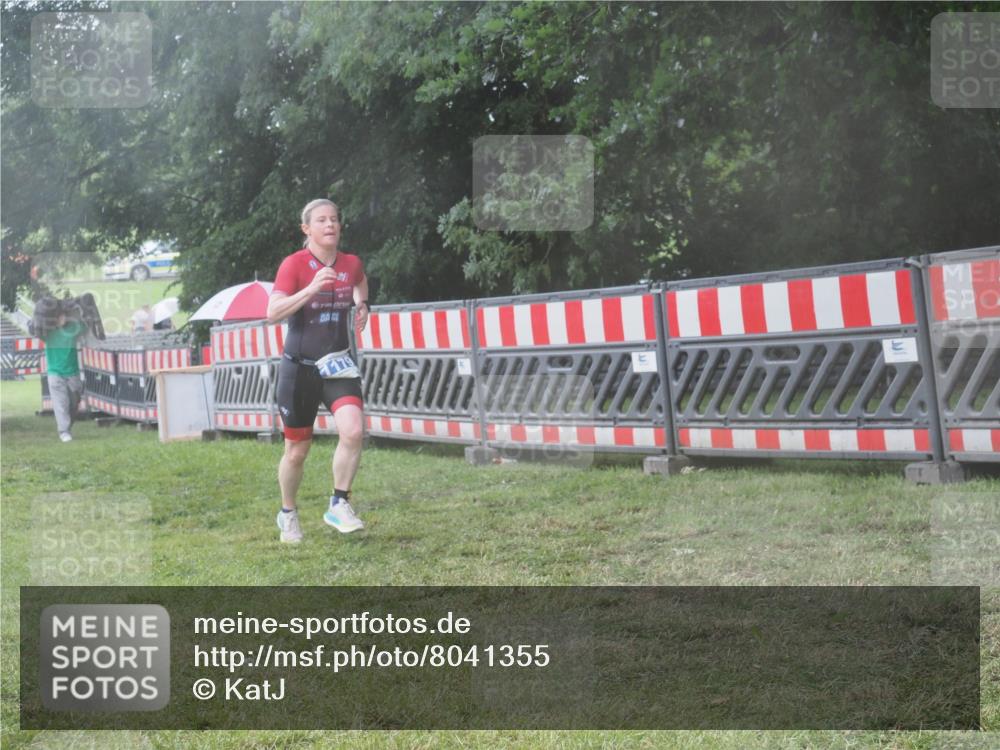 21.06.2025 - 27. Vierlanden-Triathlon KatJ http://msf.ph/oto/8041355 15.06.2025 14:32:43 Ziel 71, 1179 meine-sportfotos.de