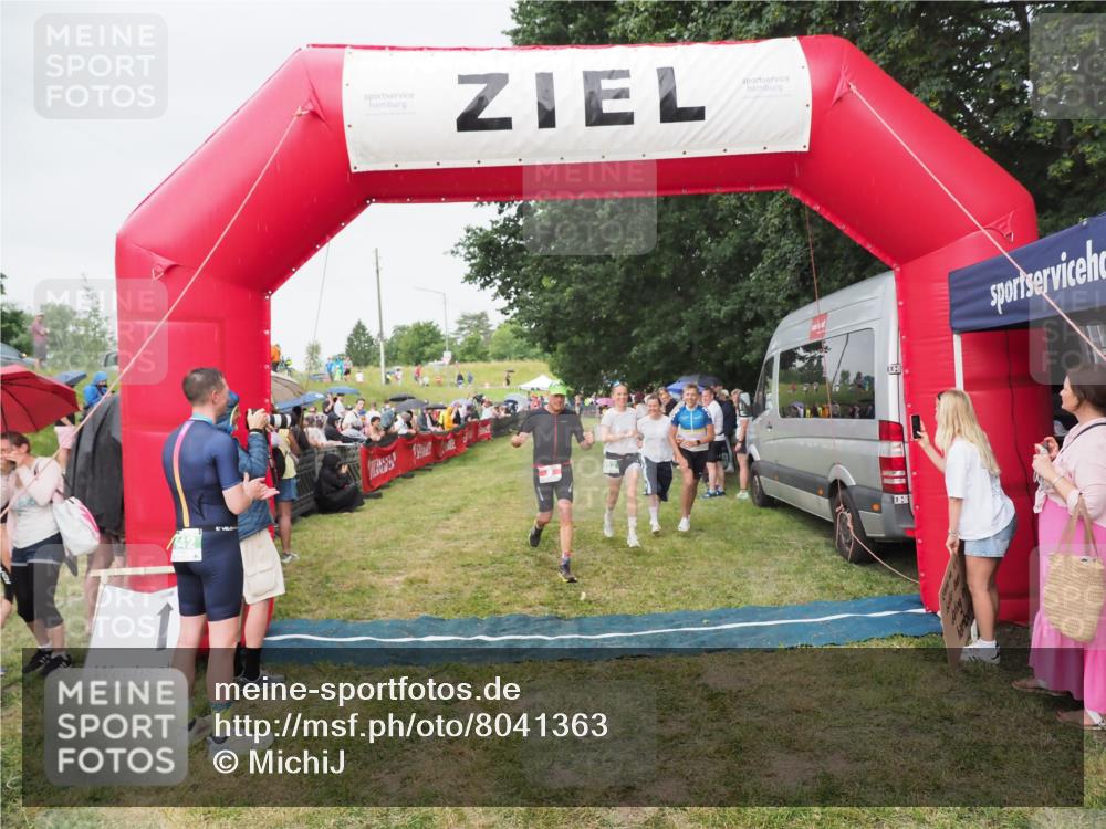 21.06.2025 - 27. Vierlanden-Triathlon MichiJ http://msf.ph/oto/8041363 15.06.2026 13:29:17 Ziel 9, 952 meine-sportfotos.de