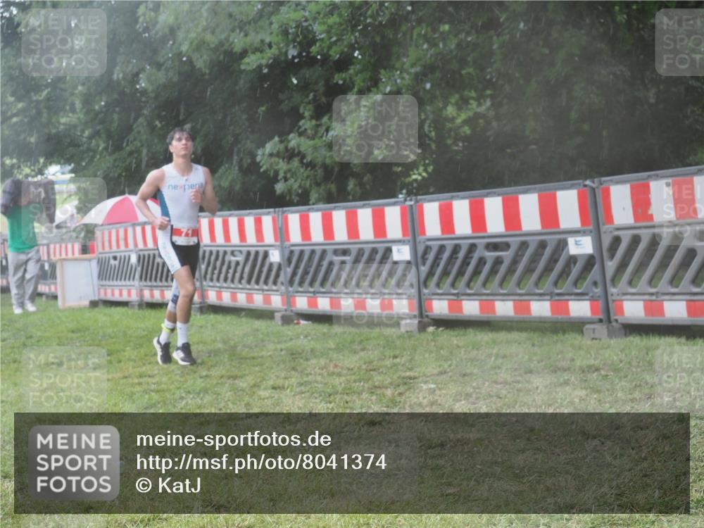 21.06.2025 - 27. Vierlanden-Triathlon KatJ http://msf.ph/oto/8041374 15.06.2025 14:32:48 Ziel 71 meine-sportfotos.de