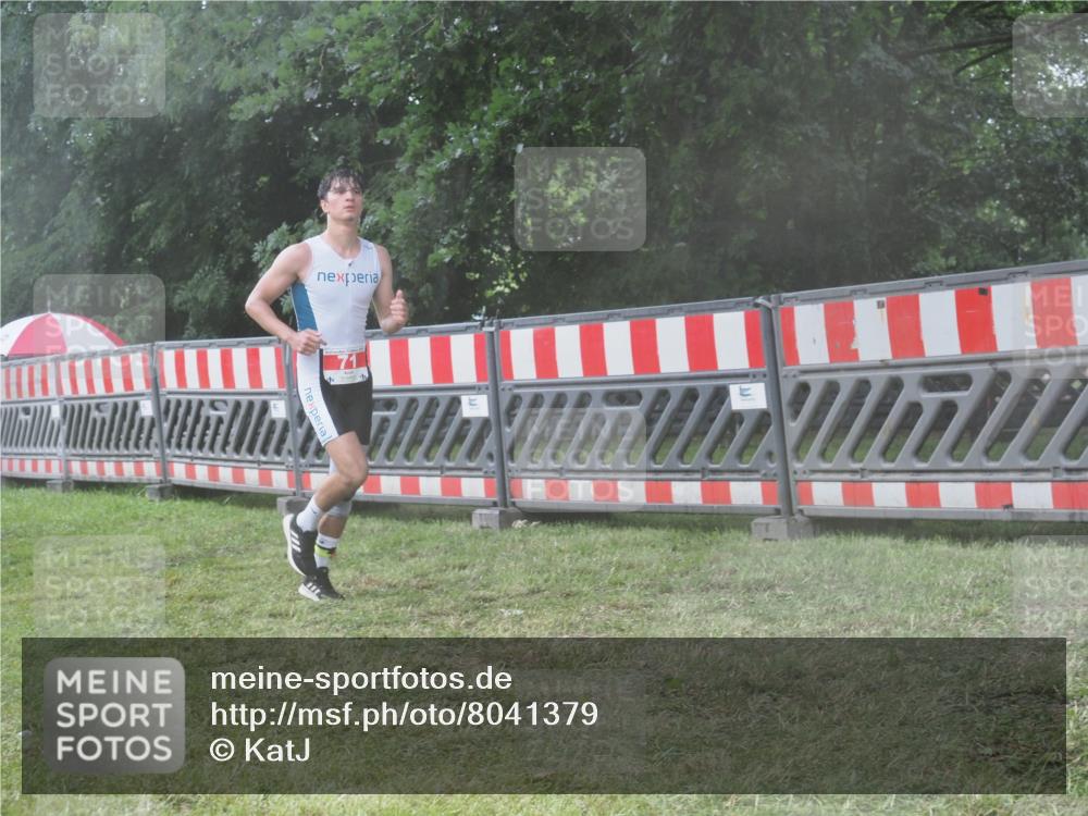 21.06.2025 - 27. Vierlanden-Triathlon KatJ http://msf.ph/oto/8041379 15.06.2025 14:32:49 Ziel 71, 1307 meine-sportfotos.de