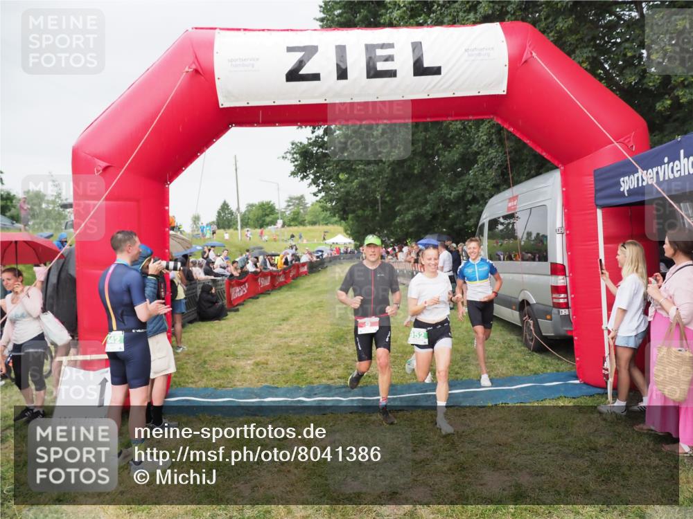 21.06.2025 - 27. Vierlanden-Triathlon MichiJ http://msf.ph/oto/8041386 15.06.2026 13:29:18 Ziel 9, 952 meine-sportfotos.de