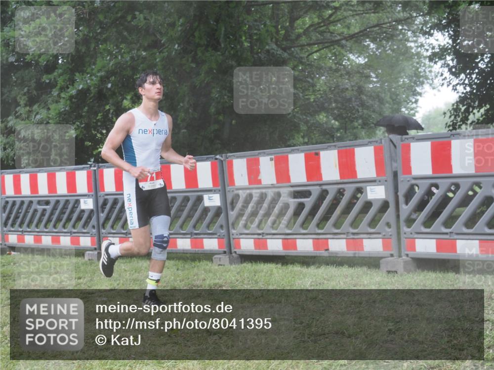 21.06.2025 - 27. Vierlanden-Triathlon KatJ http://msf.ph/oto/8041395 15.06.2025 14:32:50 Ziel 71, 1307 meine-sportfotos.de
