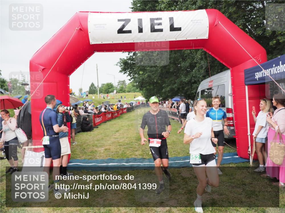 21.06.2025 - 27. Vierlanden-Triathlon MichiJ http://msf.ph/oto/8041399 15.06.2026 13:29:19 Ziel 9, 952 meine-sportfotos.de