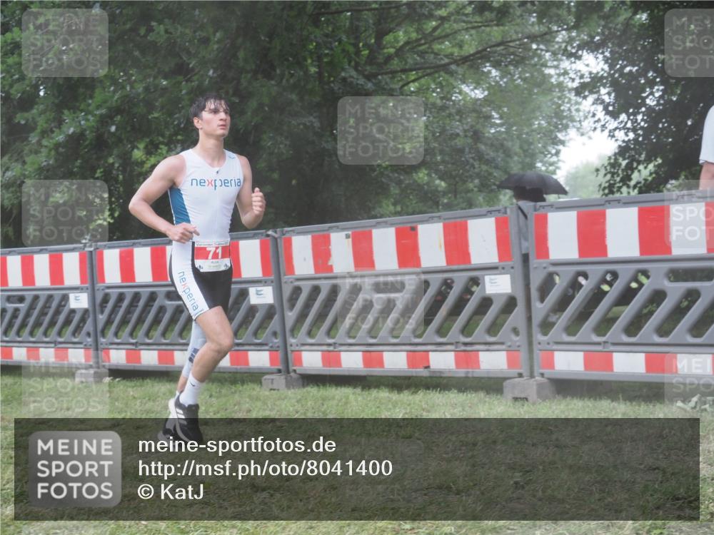 21.06.2025 - 27. Vierlanden-Triathlon KatJ http://msf.ph/oto/8041400 15.06.2025 14:32:50 Ziel 71, 1307 meine-sportfotos.de