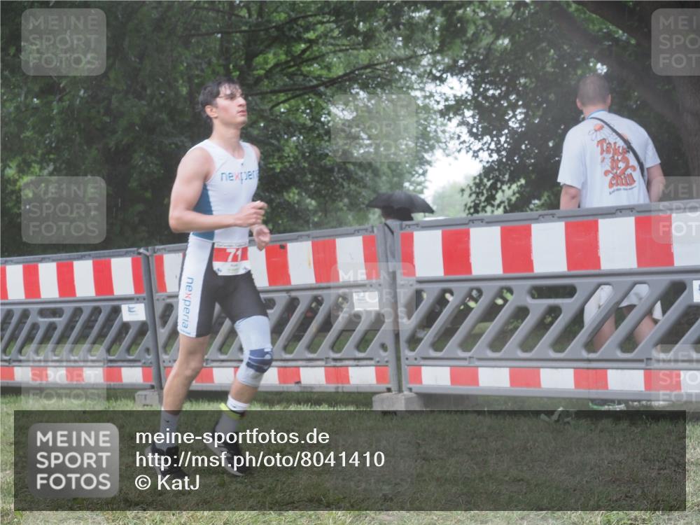 21.06.2025 - 27. Vierlanden-Triathlon KatJ http://msf.ph/oto/8041410 15.06.2025 14:32:50 Ziel 71, 1307 meine-sportfotos.de