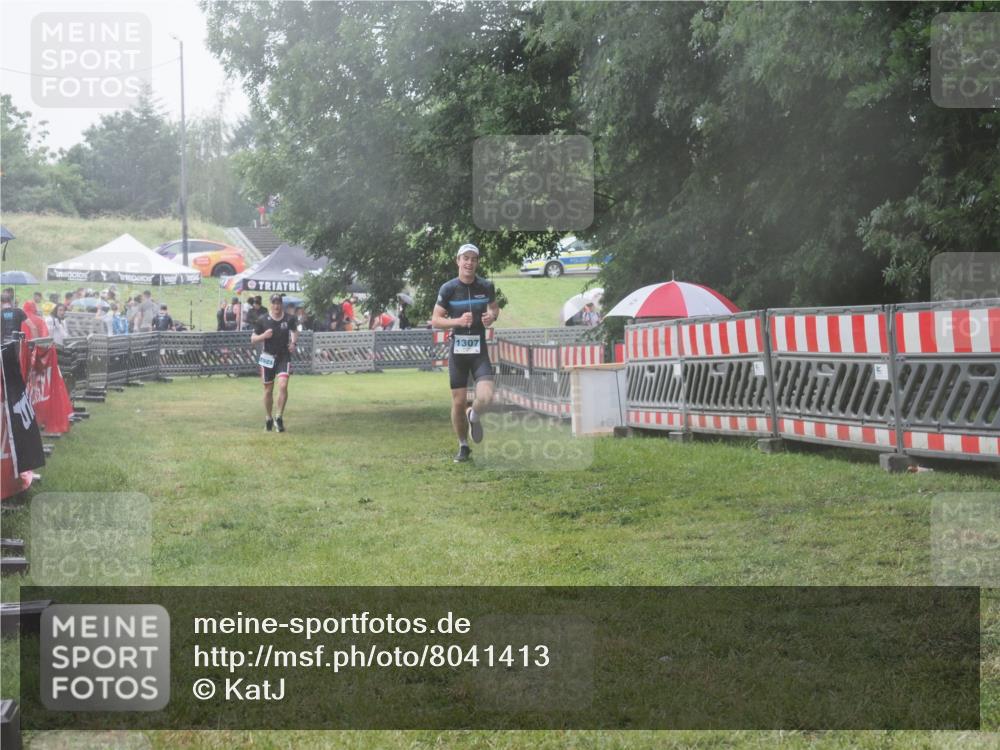 21.06.2025 - 27. Vierlanden-Triathlon KatJ http://msf.ph/oto/8041413 15.06.2025 14:32:56 Ziel 1262, 1307 meine-sportfotos.de