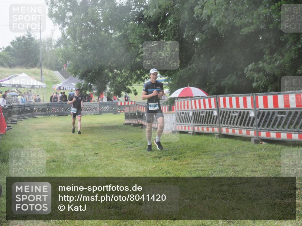 21.06.2025 - 27. Vierlanden-Triathlon KatJ http://msf.ph/oto/8041420 15.06.2025 14:32:57 Ziel 1262, 1307 meine-sportfotos.de