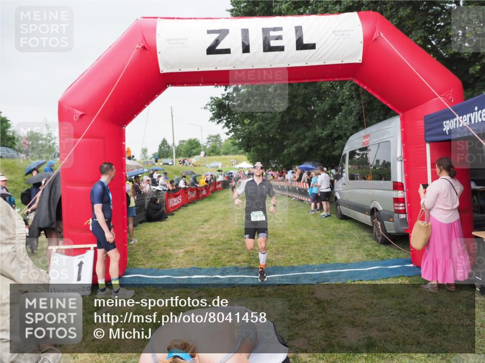 21.06.2025 - 27. Vierlanden-Triathlon MichiJ http://msf.ph/oto/8041458 15.06.2026 13:29:41 Ziel 220, 717, 1069, 1070, 1071 meine-sportfotos.de