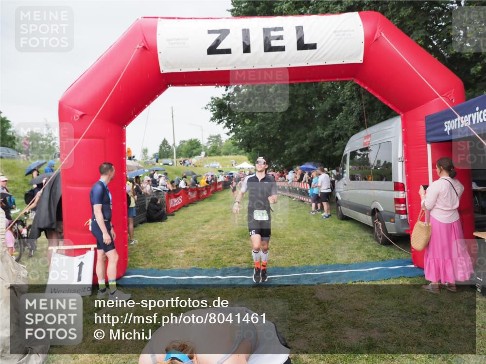 21.06.2025 - 27. Vierlanden-Triathlon MichiJ http://msf.ph/oto/8041461 15.06.2026 13:29:41 Ziel 220, 717, 1069, 1070, 1071 meine-sportfotos.de