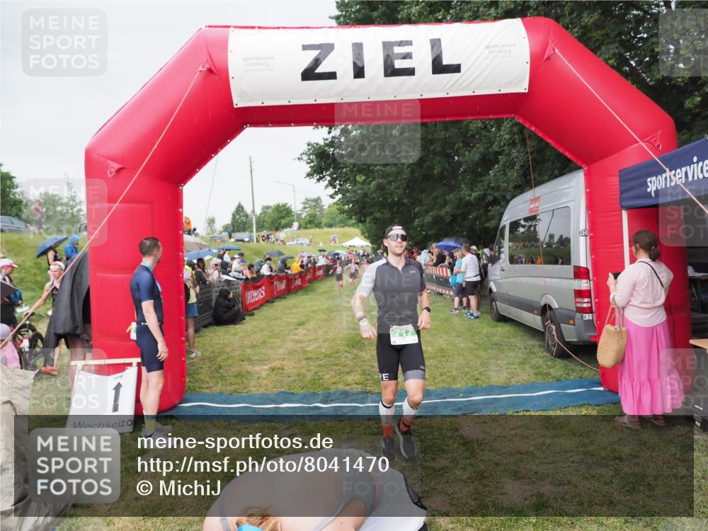 21.06.2025 - 27. Vierlanden-Triathlon MichiJ http://msf.ph/oto/8041470 15.06.2026 13:29:41 Ziel 220, 717, 1069, 1070, 1071 meine-sportfotos.de