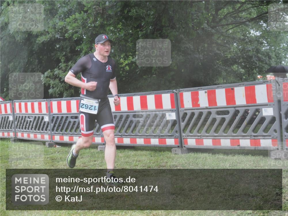 21.06.2025 - 27. Vierlanden-Triathlon KatJ http://msf.ph/oto/8041474 15.06.2025 14:33:01 Ziel 1262, 1307 meine-sportfotos.de