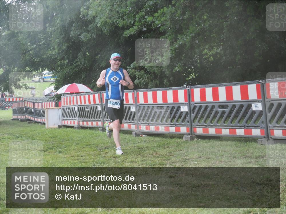 21.06.2025 - 27. Vierlanden-Triathlon KatJ http://msf.ph/oto/8041513 15.06.2025 14:33:23 Ziel 1250 meine-sportfotos.de