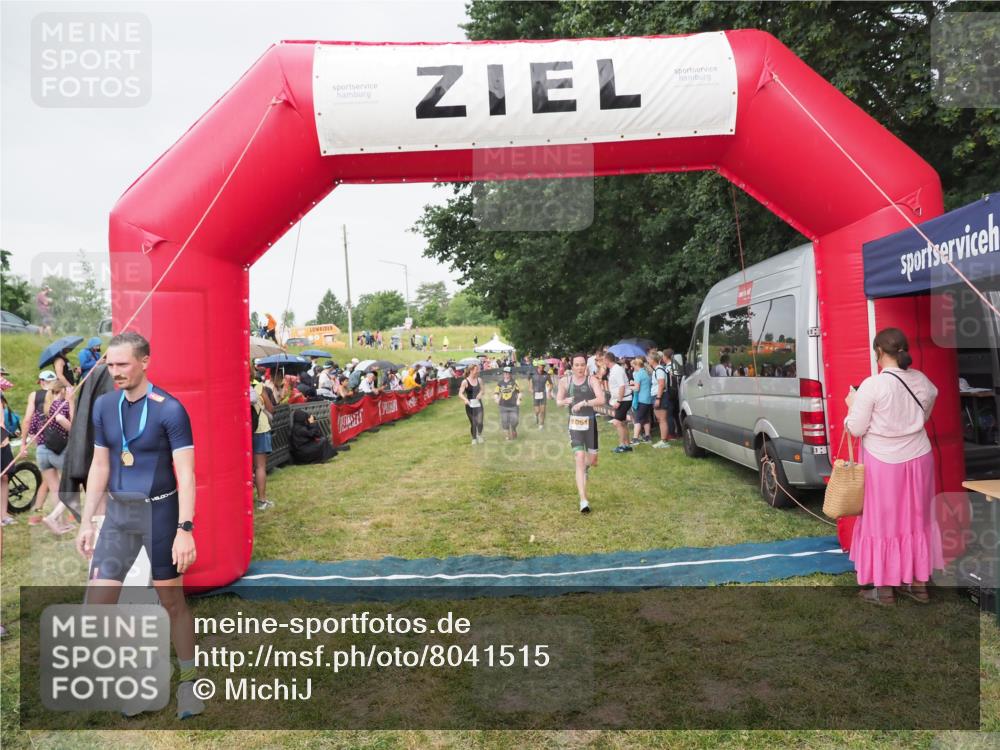 21.06.2025 - 27. Vierlanden-Triathlon MichiJ http://msf.ph/oto/8041515 15.06.2026 13:29:49 Ziel 1061, 1069, 1070, 1071 meine-sportfotos.de