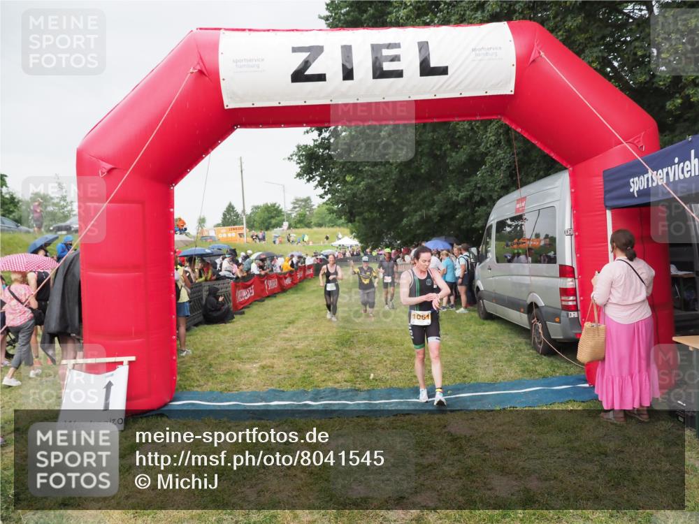 21.06.2025 - 27. Vierlanden-Triathlon MichiJ http://msf.ph/oto/8041545 15.06.2026 13:29:51 Ziel 109, 1061, 1069, 1070, 1071 meine-sportfotos.de