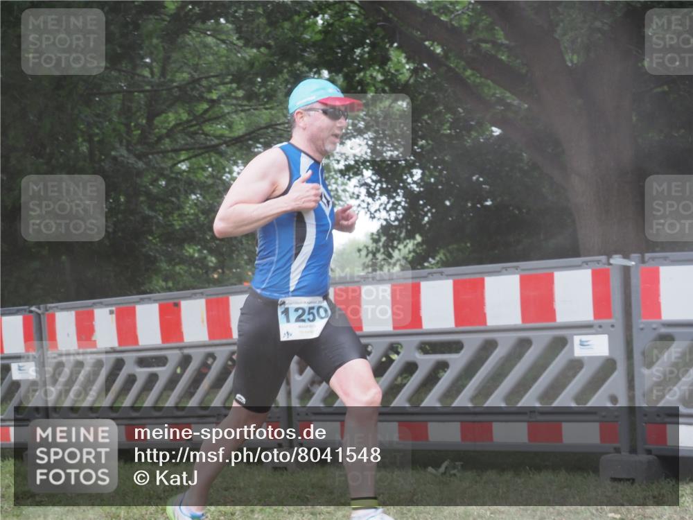 21.06.2025 - 27. Vierlanden-Triathlon KatJ http://msf.ph/oto/8041548 15.06.2025 14:33:24 Ziel 1250 meine-sportfotos.de