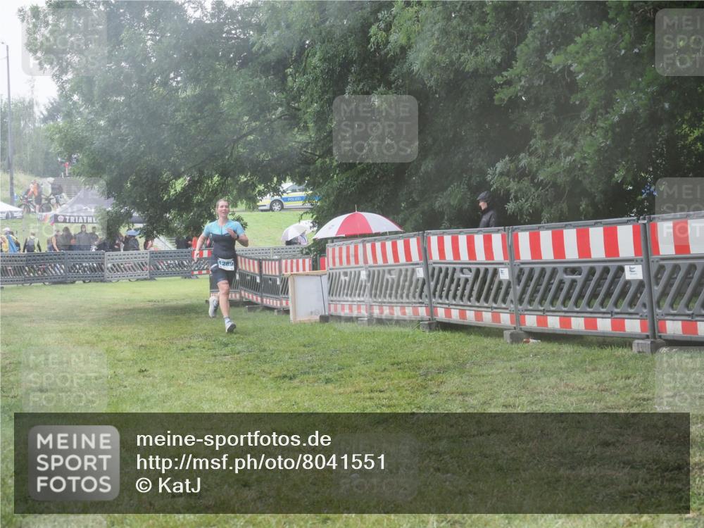21.06.2025 - 27. Vierlanden-Triathlon KatJ http://msf.ph/oto/8041551 15.06.2025 14:34:22 Ziel 1289 meine-sportfotos.de