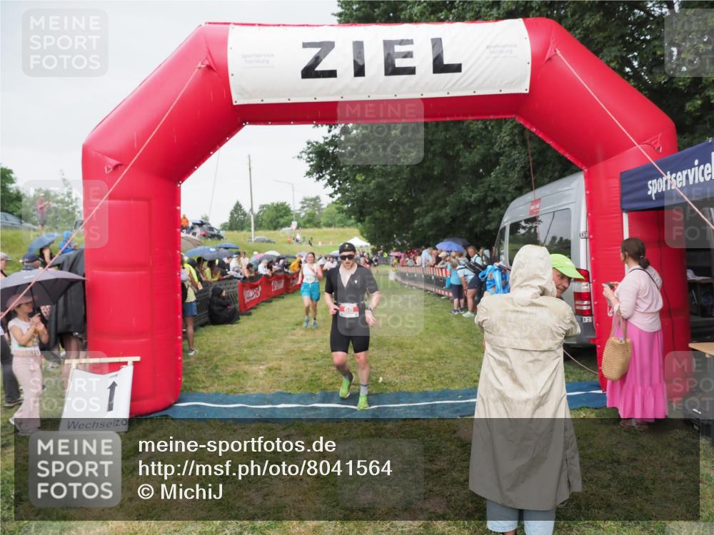 21.06.2025 - 27. Vierlanden-Triathlon MichiJ http://msf.ph/oto/8041564 15.06.2026 13:30:14 Ziel 68, 227, 958, 970 meine-sportfotos.de