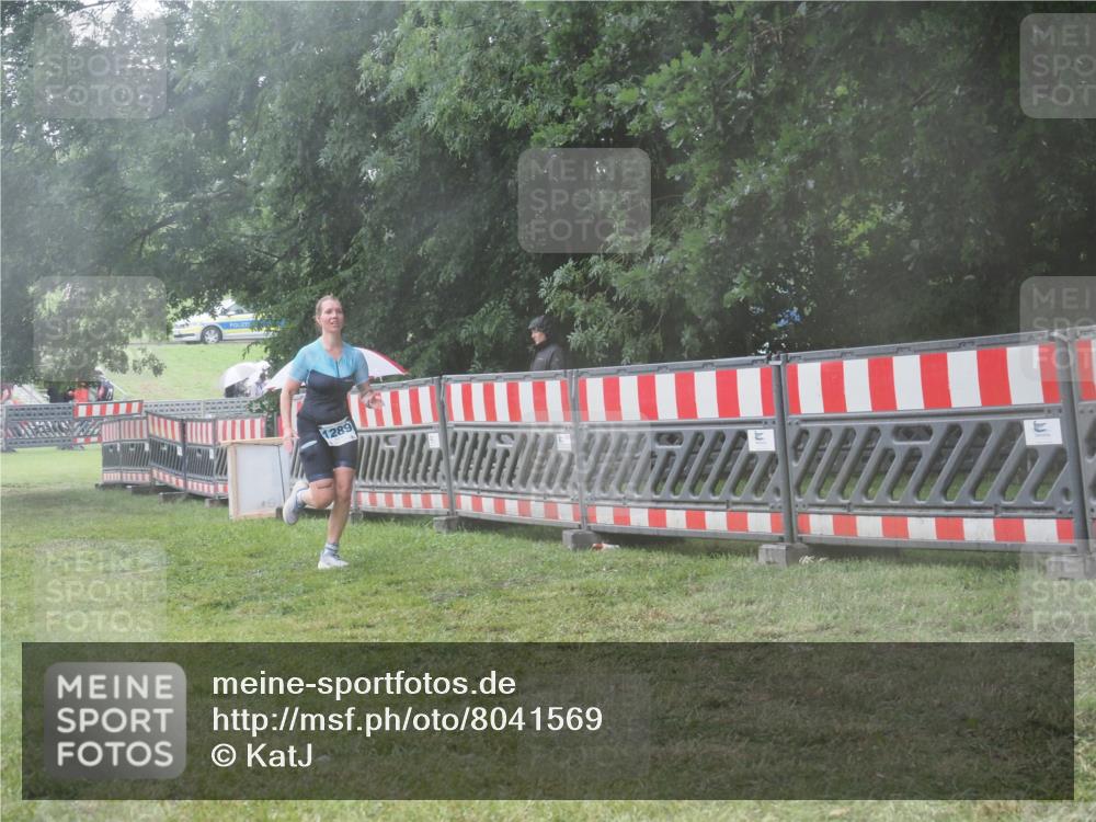 21.06.2025 - 27. Vierlanden-Triathlon KatJ http://msf.ph/oto/8041569 15.06.2025 14:34:24 Ziel 1289 meine-sportfotos.de