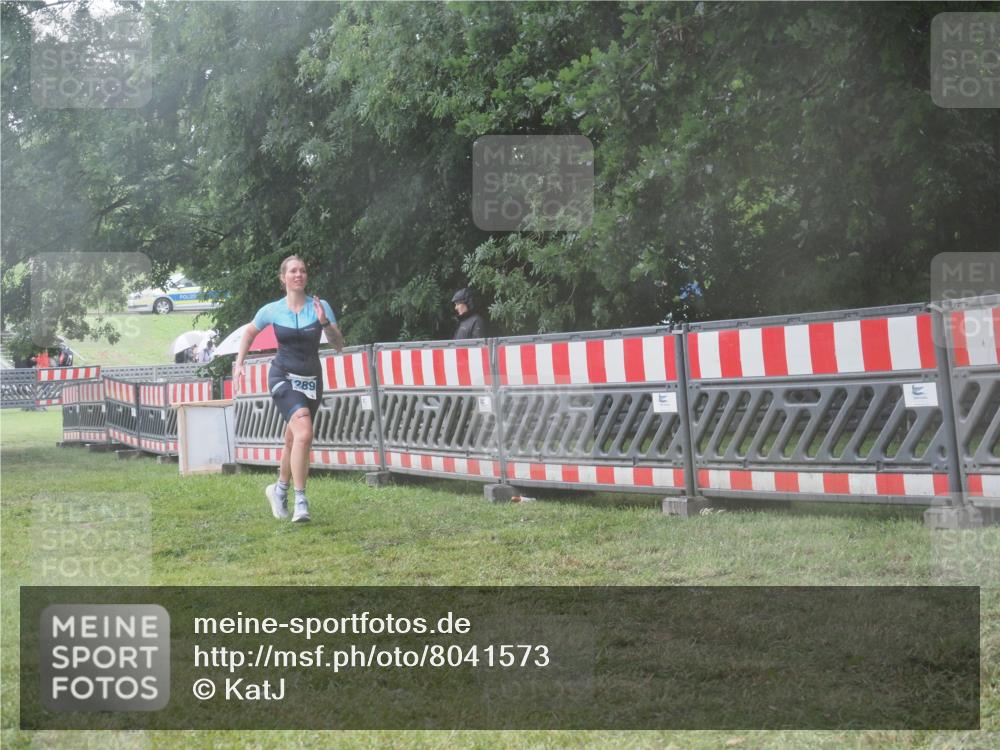 21.06.2025 - 27. Vierlanden-Triathlon KatJ http://msf.ph/oto/8041573 15.06.2025 14:34:24 Ziel 1289 meine-sportfotos.de