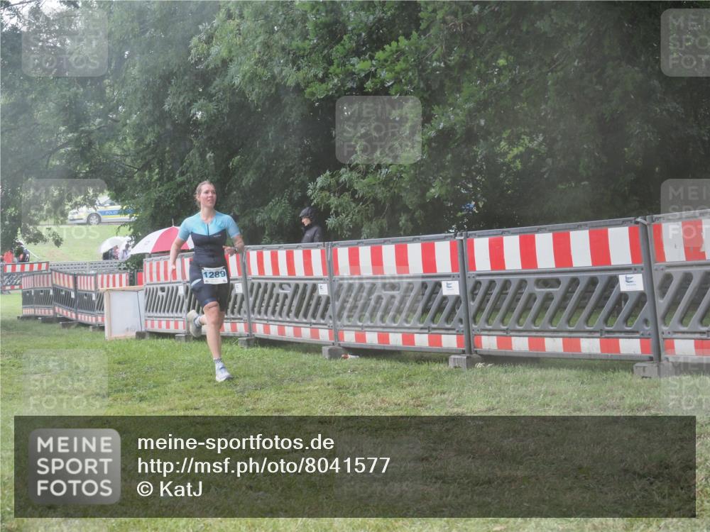 21.06.2025 - 27. Vierlanden-Triathlon KatJ http://msf.ph/oto/8041577 15.06.2025 14:34:24 Ziel 1289 meine-sportfotos.de