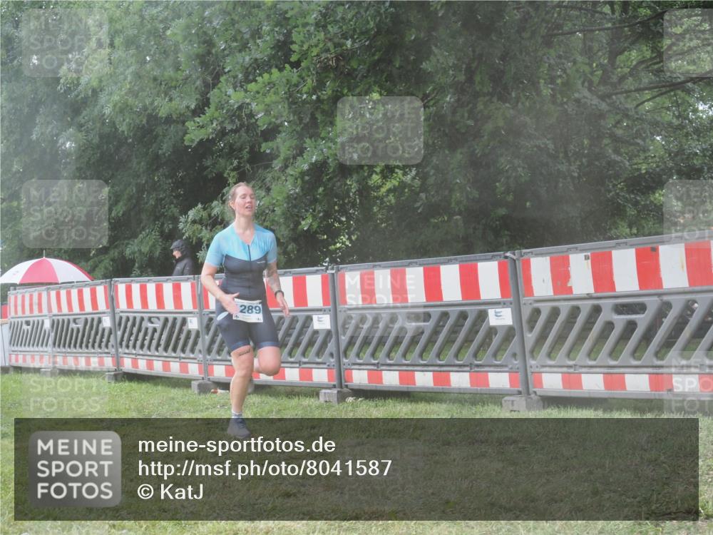 21.06.2025 - 27. Vierlanden-Triathlon KatJ http://msf.ph/oto/8041587 15.06.2025 14:34:25 Ziel 1289 meine-sportfotos.de