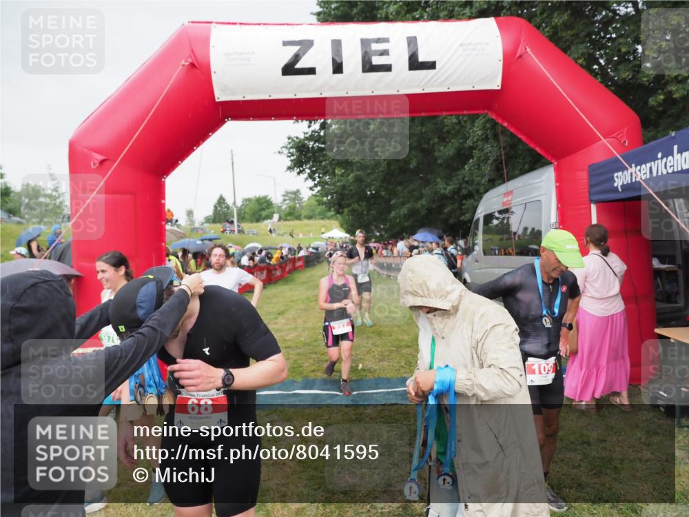 21.06.2025 - 27. Vierlanden-Triathlon MichiJ http://msf.ph/oto/8041595 15.06.2026 13:30:17 Ziel 68, 227, 663, 958, 970 meine-sportfotos.de