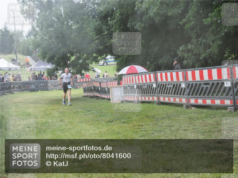 21.06.2025 - 27. Vierlanden-Triathlon KatJ http://msf.ph/oto/8041600 15.06.2025 14:34:42 Ziel 1274 meine-sportfotos.de