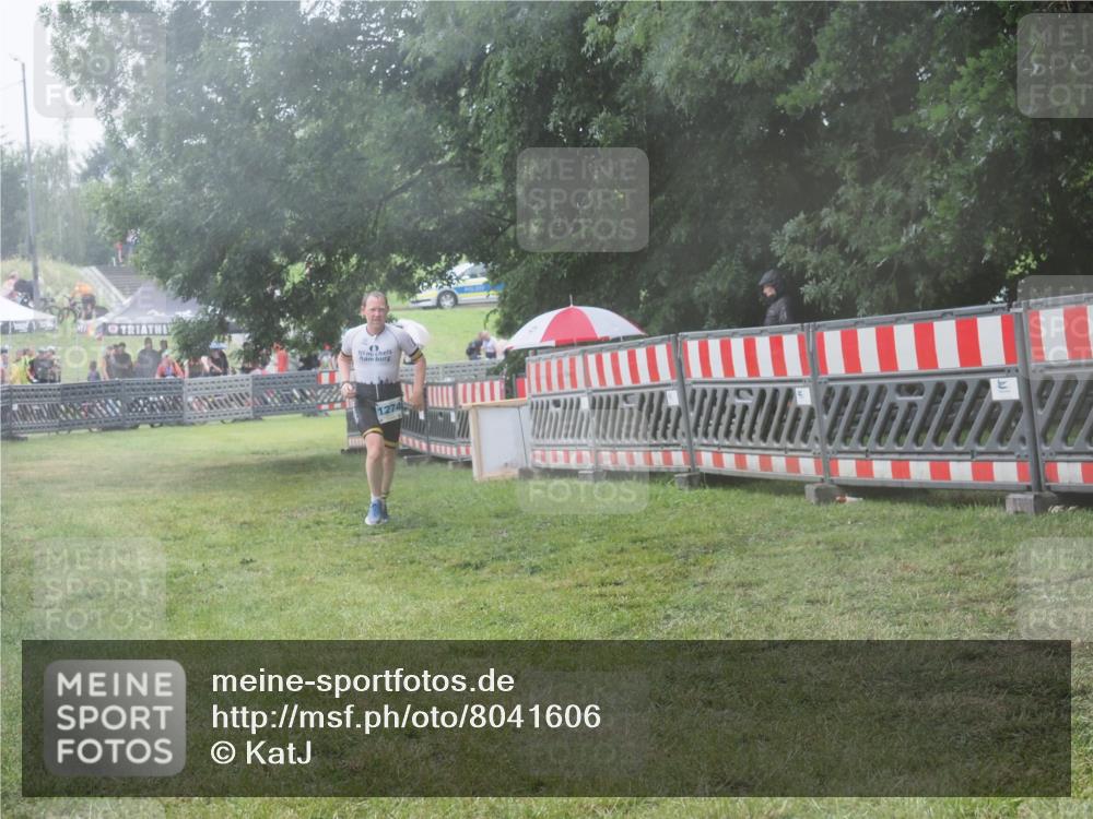 21.06.2025 - 27. Vierlanden-Triathlon KatJ http://msf.ph/oto/8041606 15.06.2025 14:34:43 Ziel 1274 meine-sportfotos.de