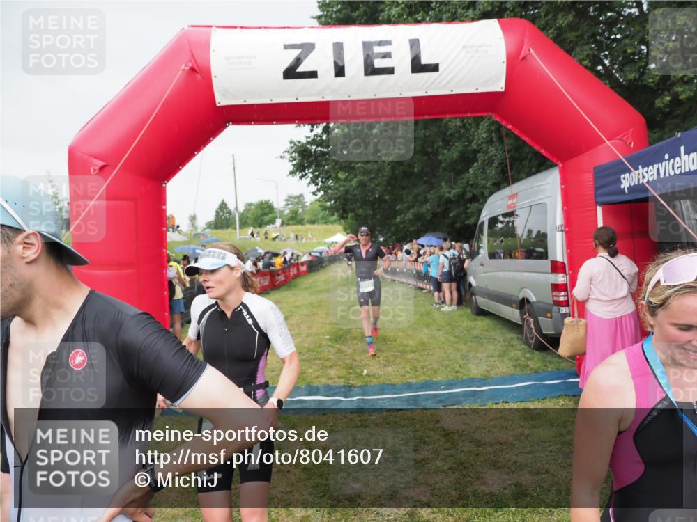 21.06.2025 - 27. Vierlanden-Triathlon MichiJ http://msf.ph/oto/8041607 15.06.2026 13:30:25 Ziel 663, 785, 891 meine-sportfotos.de