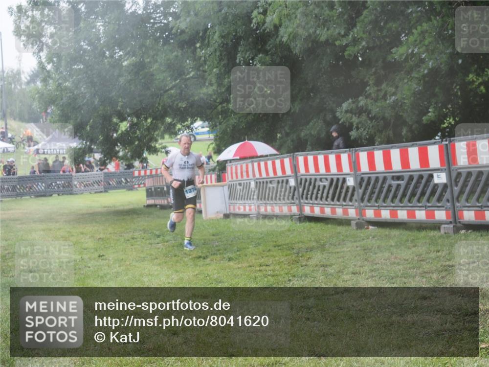 21.06.2025 - 27. Vierlanden-Triathlon KatJ http://msf.ph/oto/8041620 15.06.2025 14:34:44 Ziel 1274 meine-sportfotos.de