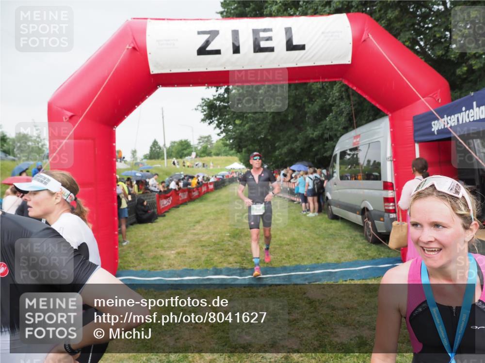 21.06.2025 - 27. Vierlanden-Triathlon MichiJ http://msf.ph/oto/8041627 15.06.2026 13:30:26 Ziel 663, 785, 891 meine-sportfotos.de