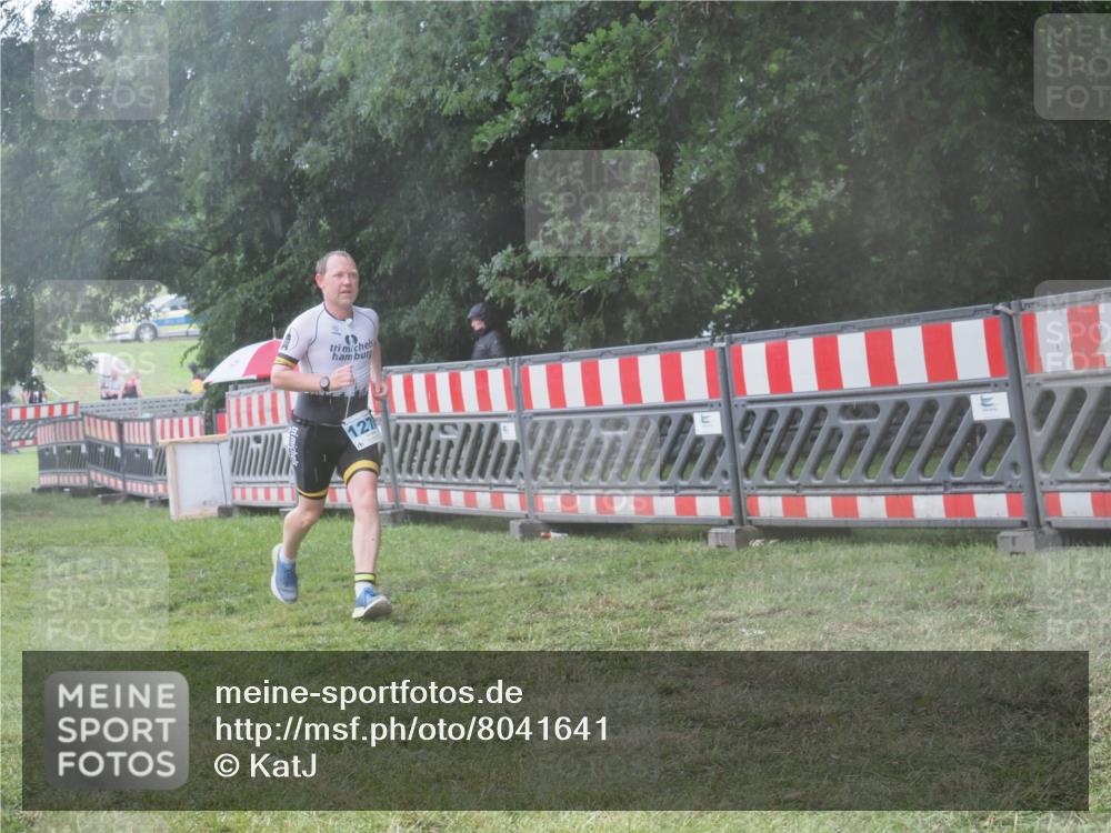 21.06.2025 - 27. Vierlanden-Triathlon KatJ http://msf.ph/oto/8041641 15.06.2025 14:34:45 Ziel 1274 meine-sportfotos.de