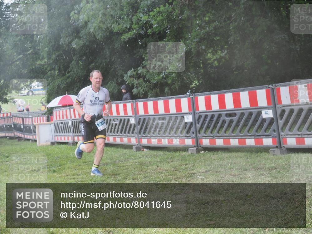 21.06.2025 - 27. Vierlanden-Triathlon KatJ http://msf.ph/oto/8041645 15.06.2025 14:34:45 Ziel 1274 meine-sportfotos.de