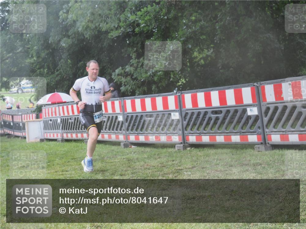 21.06.2025 - 27. Vierlanden-Triathlon KatJ http://msf.ph/oto/8041647 15.06.2025 14:34:45 Ziel 1274 meine-sportfotos.de