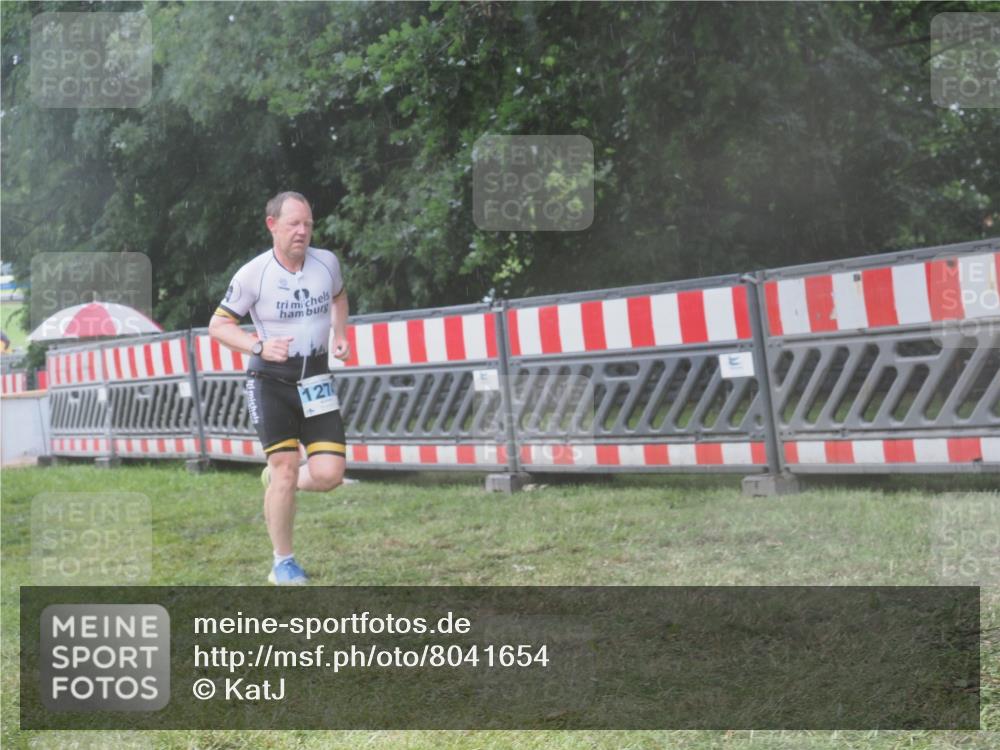 21.06.2025 - 27. Vierlanden-Triathlon KatJ http://msf.ph/oto/8041654 15.06.2025 14:34:45 Ziel 1274 meine-sportfotos.de