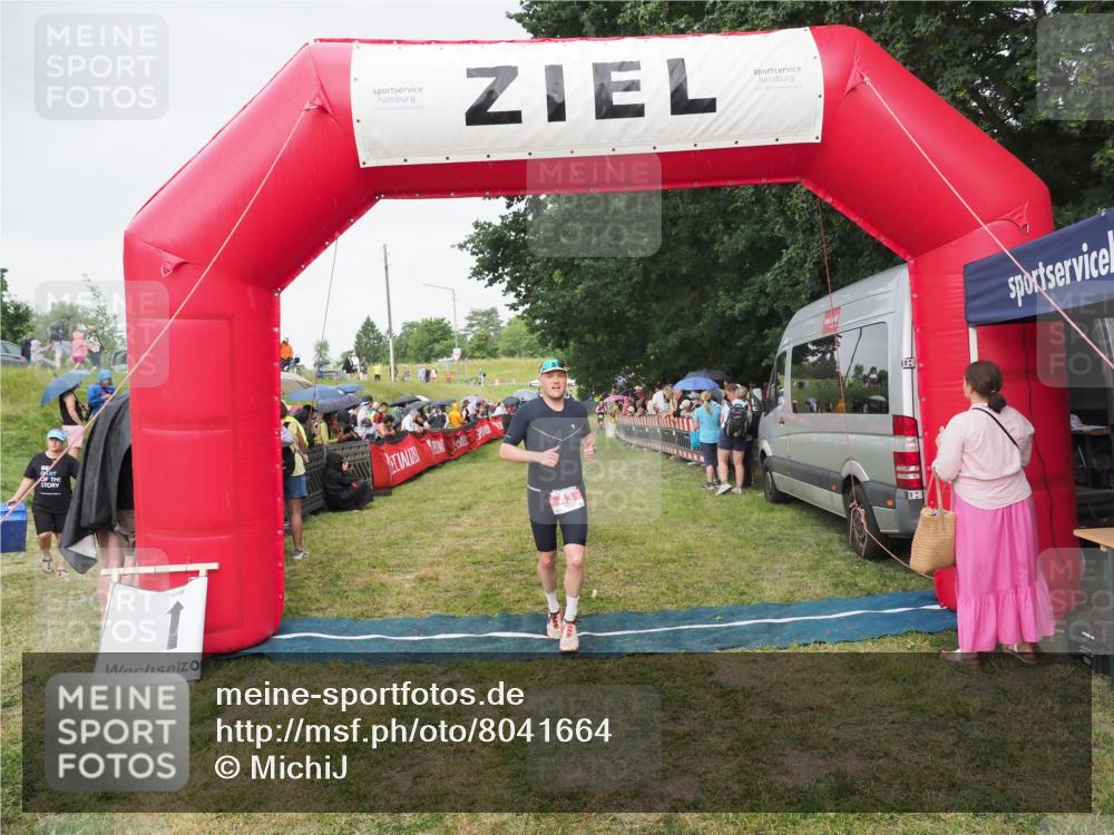 21.06.2025 - 27. Vierlanden-Triathlon MichiJ http://msf.ph/oto/8041664 15.06.2026 13:30:36 Ziel 43, 783 meine-sportfotos.de