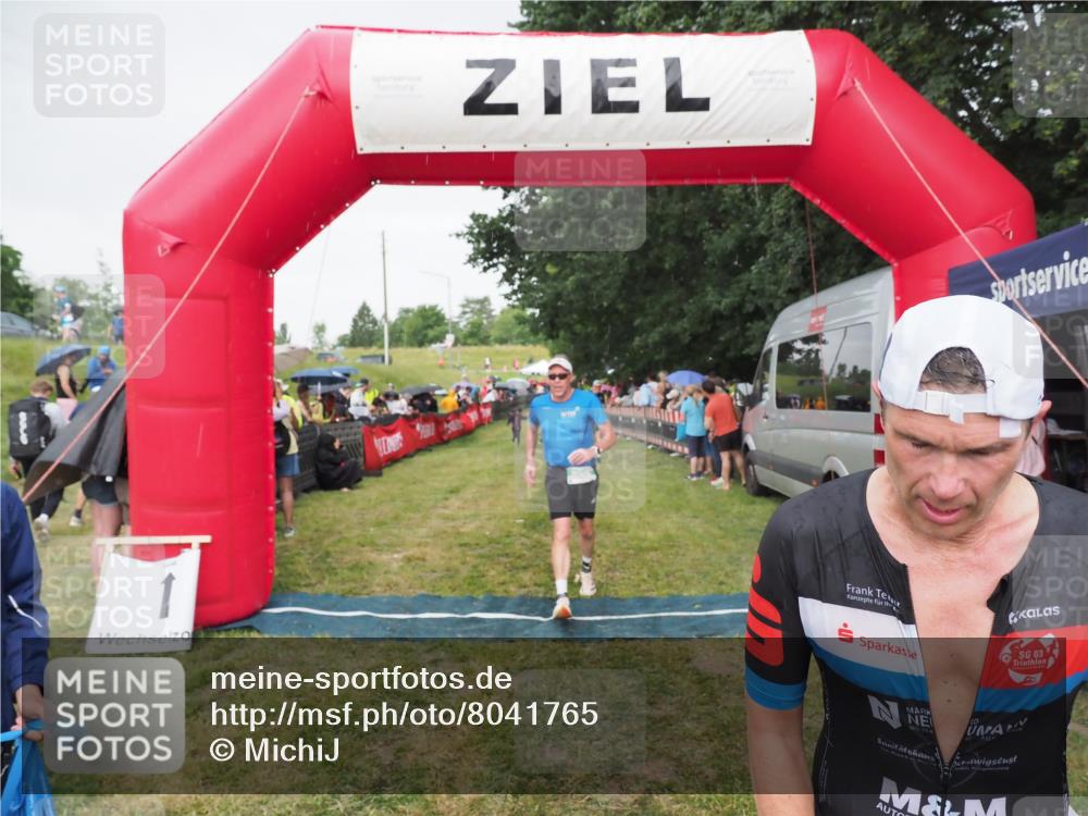 21.06.2025 - 27. Vierlanden-Triathlon MichiJ http://msf.ph/oto/8041765 15.06.2026 13:31:37 Ziel 799, 847, 968 meine-sportfotos.de