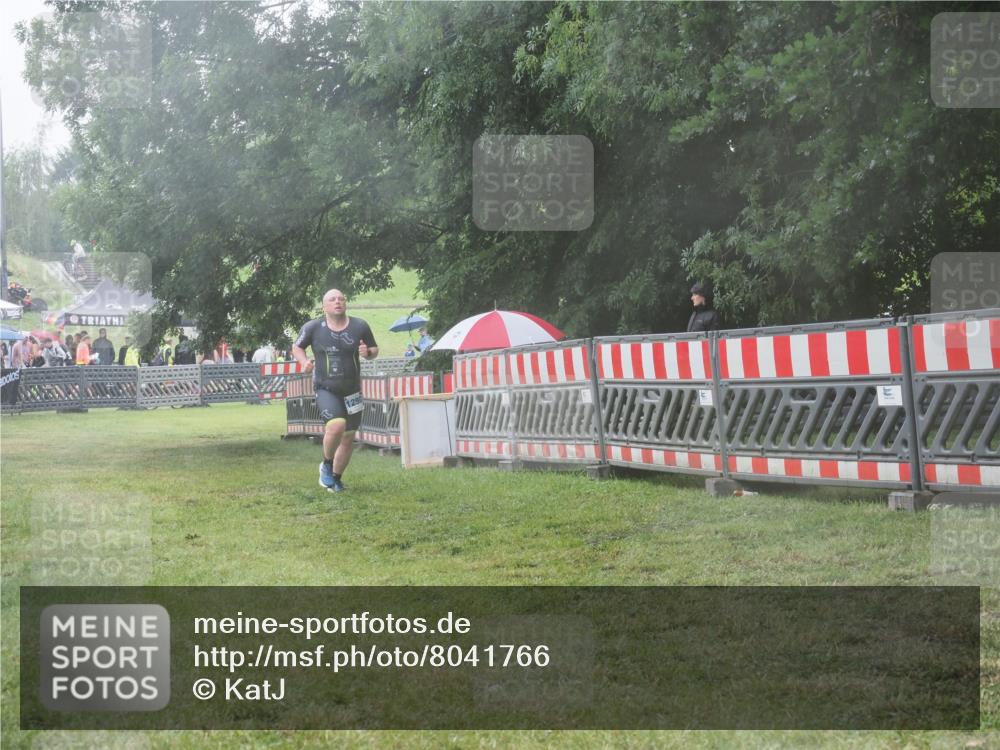 21.06.2025 - 27. Vierlanden-Triathlon KatJ http://msf.ph/oto/8041766 15.06.2025 14:36:19 Ziel 1290 meine-sportfotos.de