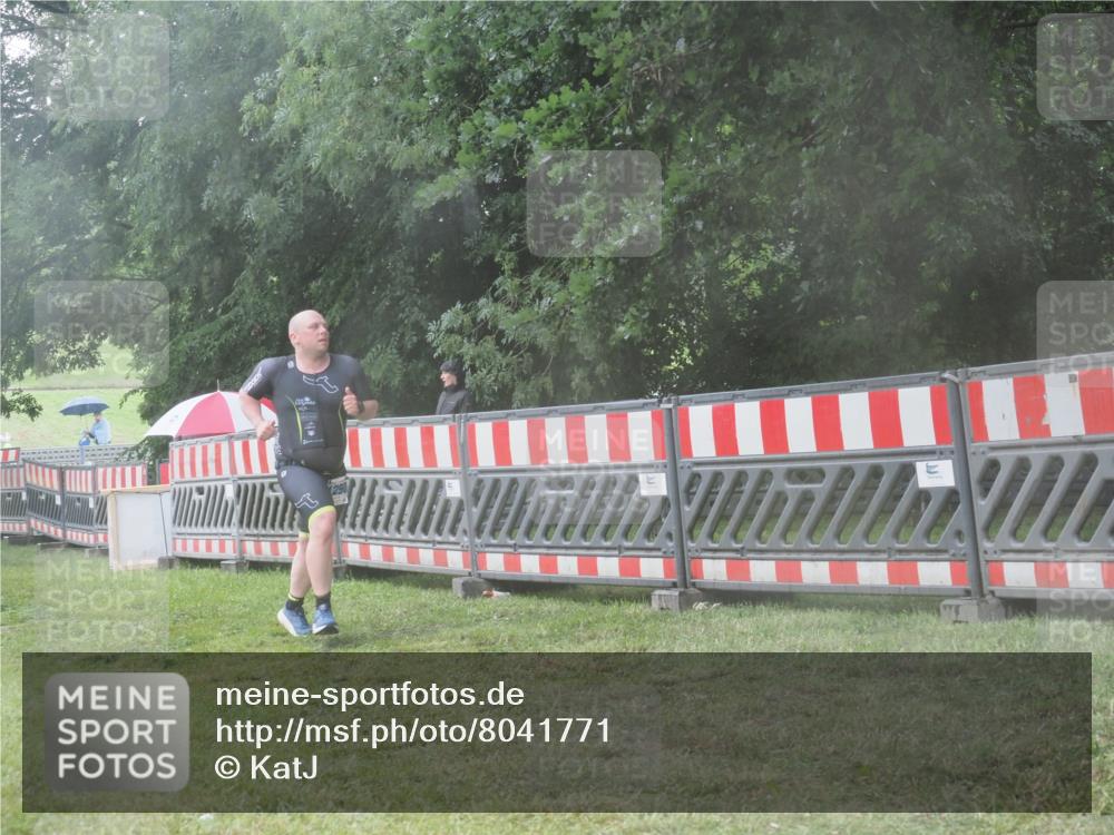 21.06.2025 - 27. Vierlanden-Triathlon KatJ http://msf.ph/oto/8041771 15.06.2025 14:36:20 Ziel 1290 meine-sportfotos.de