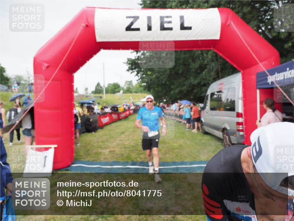 21.06.2025 - 27. Vierlanden-Triathlon MichiJ http://msf.ph/oto/8041775 15.06.2026 13:31:38 Ziel 799, 847, 968 meine-sportfotos.de
