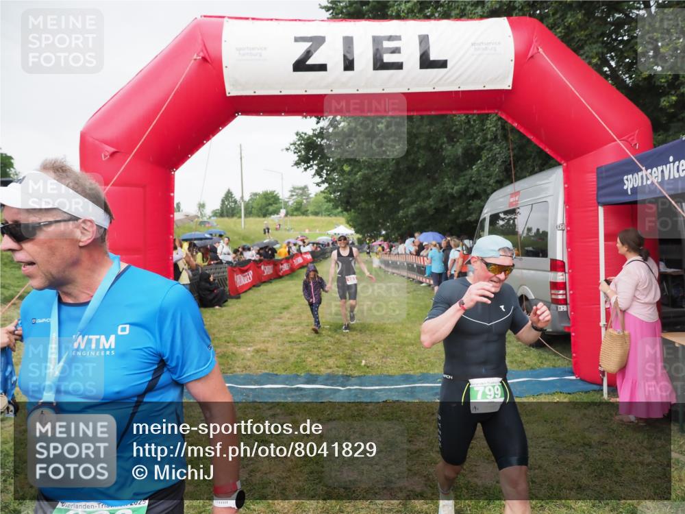 21.06.2025 - 27. Vierlanden-Triathlon MichiJ http://msf.ph/oto/8041829 15.06.2026 13:31:42 Ziel 161, 799, 968 meine-sportfotos.de