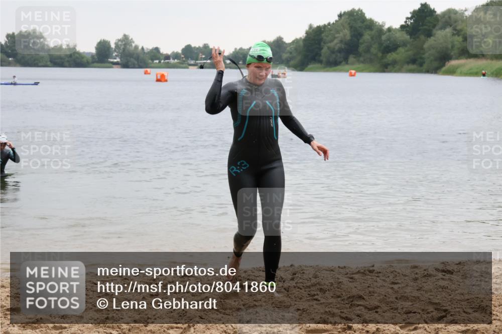 21.06.2025 - 27. Vierlanden-Triathlon Lena Gebhardt http://msf.ph/oto/8041860 15.06.2025 13:09:36 Schwimmen 1201 meine-sportfotos.de