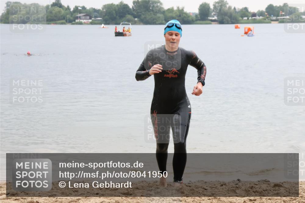 21.06.2025 - 27. Vierlanden-Triathlon Lena Gebhardt http://msf.ph/oto/8041950 15.06.2025 13:11:01 Schwimmen 1179 meine-sportfotos.de