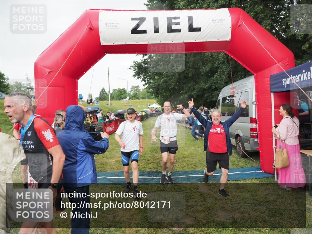 21.06.2025 - 27. Vierlanden-Triathlon MichiJ http://msf.ph/oto/8042171 15.06.2026 13:32:54 Ziel 74, 238 meine-sportfotos.de