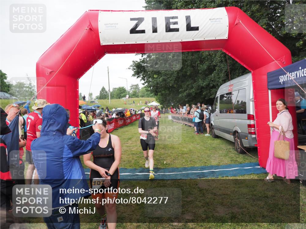21.06.2025 - 27. Vierlanden-Triathlon MichiJ http://msf.ph/oto/8042277 15.06.2026 13:33:48 Ziel 148, 210, 1076 meine-sportfotos.de