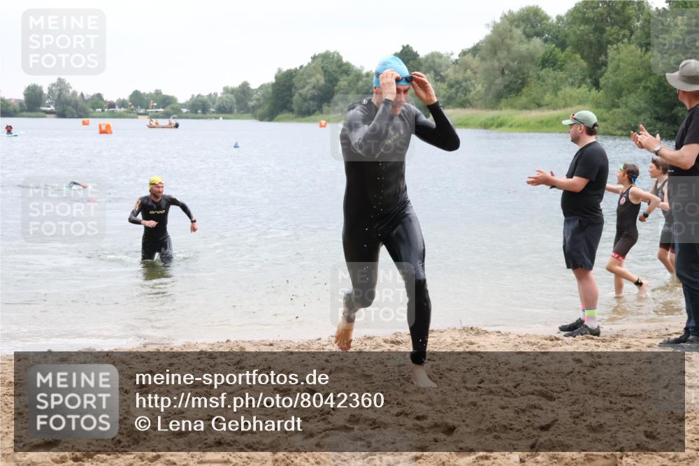 21.06.2025 - 27. Vierlanden-Triathlon Lena Gebhardt http://msf.ph/oto/8042360 15.06.2025 13:20:33 Schwimmen 1247, 1277, 1315 meine-sportfotos.de