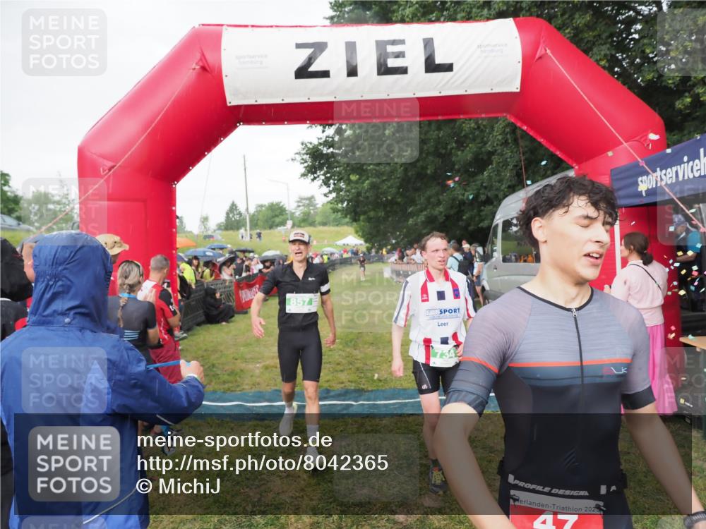 21.06.2025 - 27. Vierlanden-Triathlon MichiJ http://msf.ph/oto/8042365 15.06.2026 13:34:06 Ziel 47, 734, 857 meine-sportfotos.de