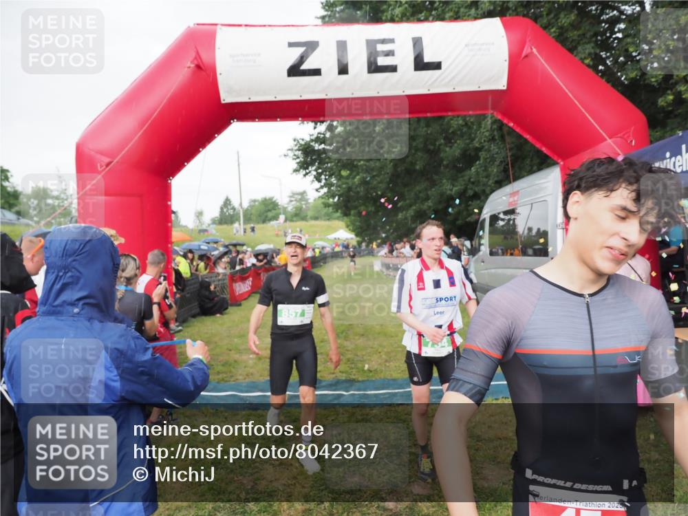 21.06.2025 - 27. Vierlanden-Triathlon MichiJ http://msf.ph/oto/8042367 15.06.2026 13:34:07 Ziel 47, 734, 857 meine-sportfotos.de