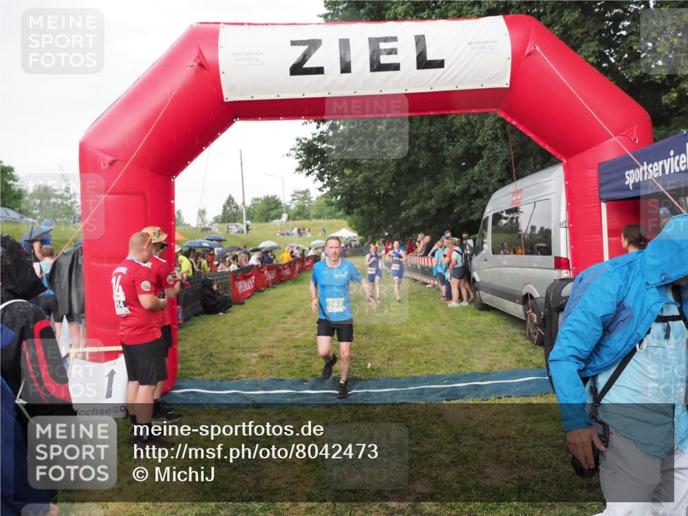 21.06.2025 - 27. Vierlanden-Triathlon MichiJ http://msf.ph/oto/8042473 15.06.2026 13:34:56 Ziel 967, 1085, 1086, 1087 meine-sportfotos.de